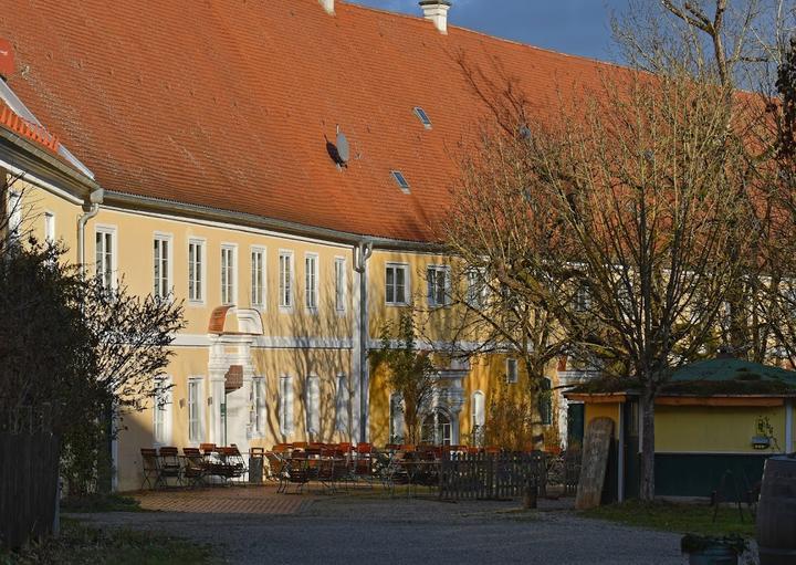 Bio Gasthaus & Biergarten Schloss Blumenthal